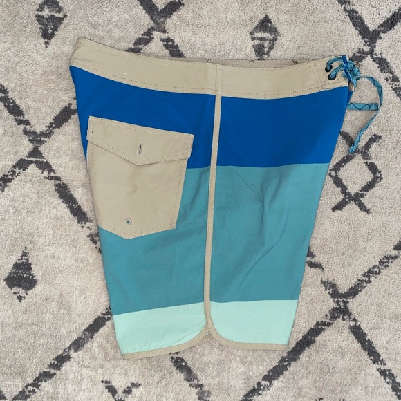 Patagonia Men’s Scallop Hem Stretch Wavefarer Boadshorts Blue Green Tan Size 33 - Picture 2 of 7